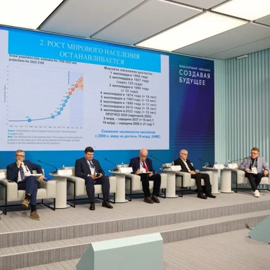 Ведущие учёные в НЦ «Россия» представили социальные прогнозы о развитии общества и мира