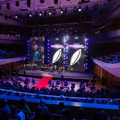 1 декабря в концертном зале «Зарядье» прошла церемония награждения победителей V Юбилейной Российской национальной премии в сфере креативных индустрий при информационной поддержке Радио MAXIMUM