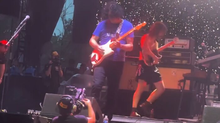 Idles, JackWhite Live Never Fight a Man